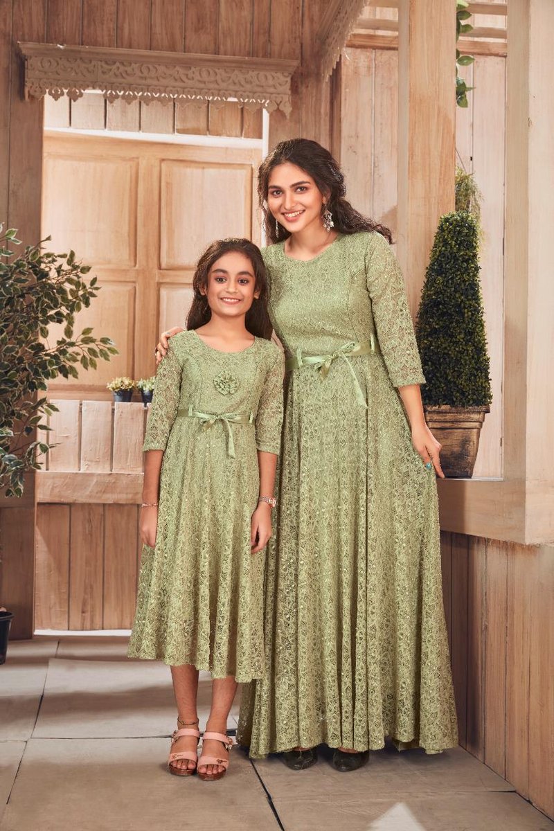 AGF Mom And Baby Gown 1001-1006 Series 1