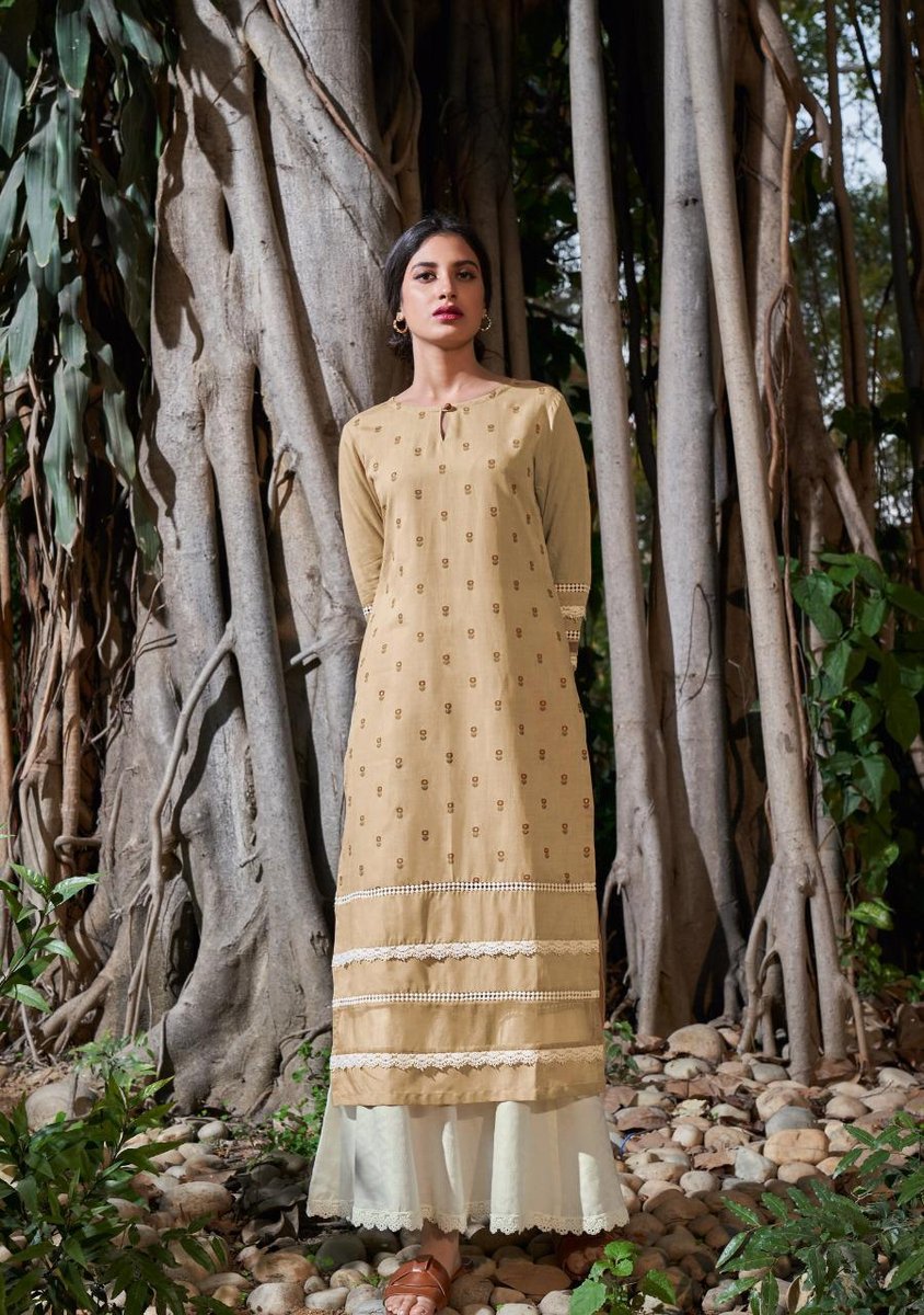 Four Buttons Banyan Tree 401-404 Series 3